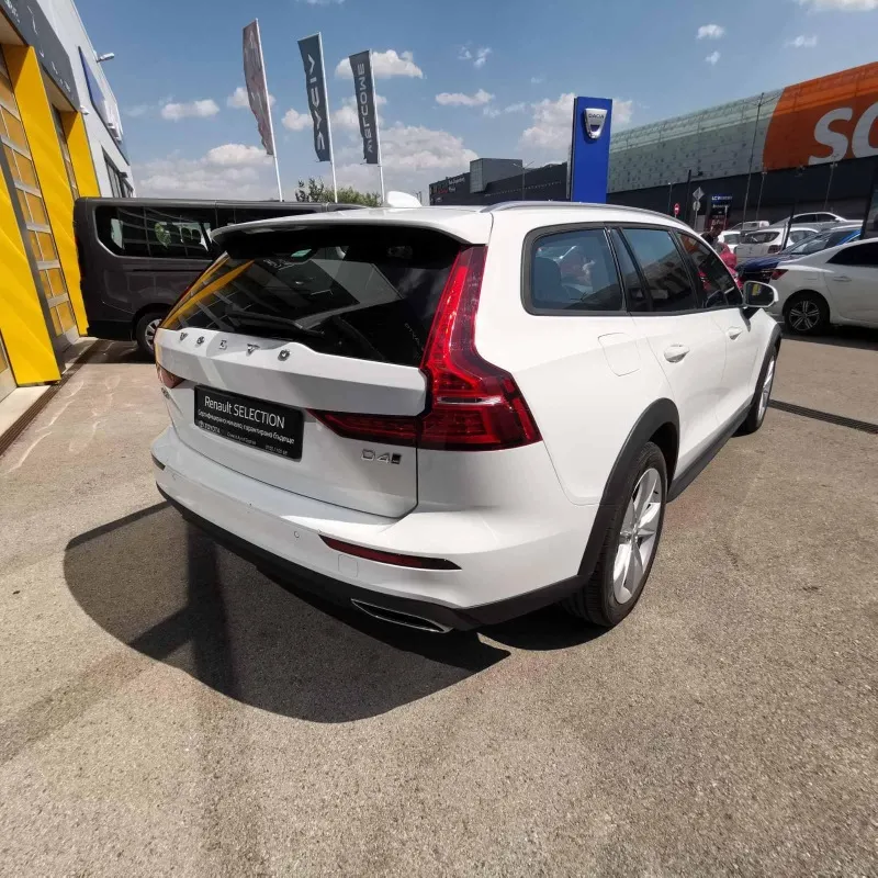 Volvo V60 Cross Country 2.0 Image 5