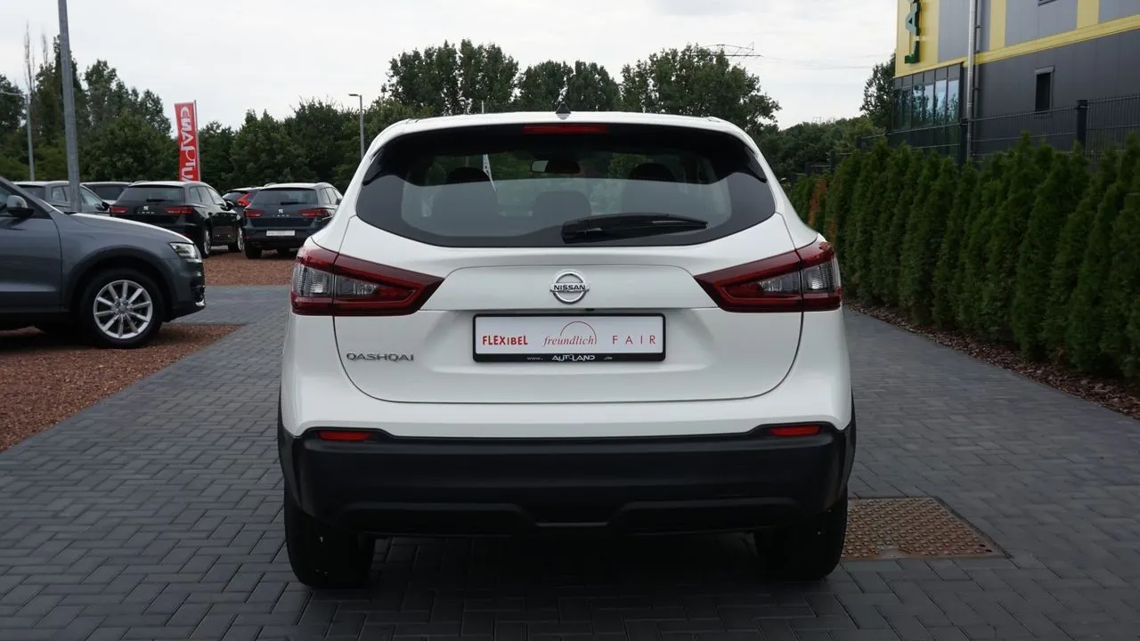 Nissan Qashqai 1.3 DIG-T...  Image 3